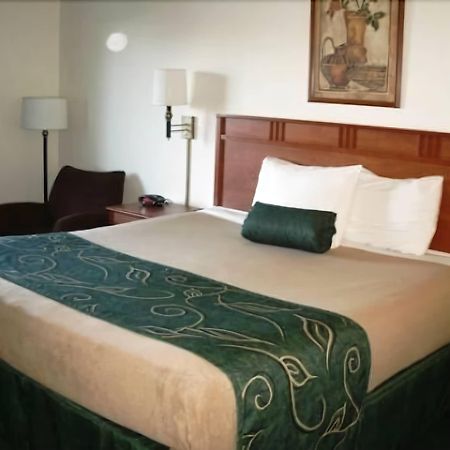 Travelodge By Wyndham Пекос Номер фото